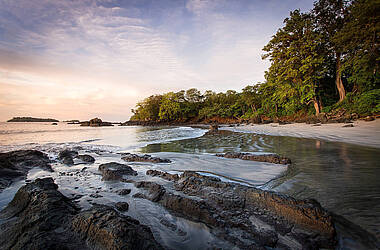 Sonnenaufgang am Hauptstrand der Isla Palenque