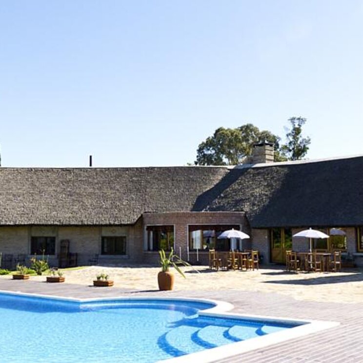Pool und Hotelanlage der Estancia Finca Piedra Uruguay