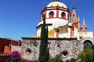 Eine der beiden Kuppeln der Parroquia de San Miguel Arcángel