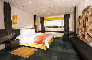 Zimmer mit Holzbalken im Hotel Remota Patagonia in Perto Natales