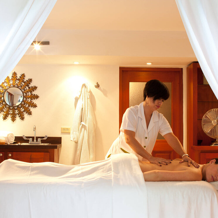 Spa-Bereich im Ka'ana Resort in San Ignacio, Belize mit entspannender Massage in stilvollem Ambiente.