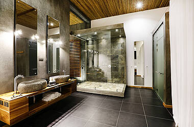 Badezimmer in der Infinity Villa des Luxushotels Kura Design Villas