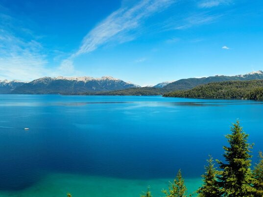 Blauer See in Bariloche, Argentinien