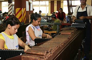 Arbeiterinnen in einer Zigarrenfabrik in Nicaragua