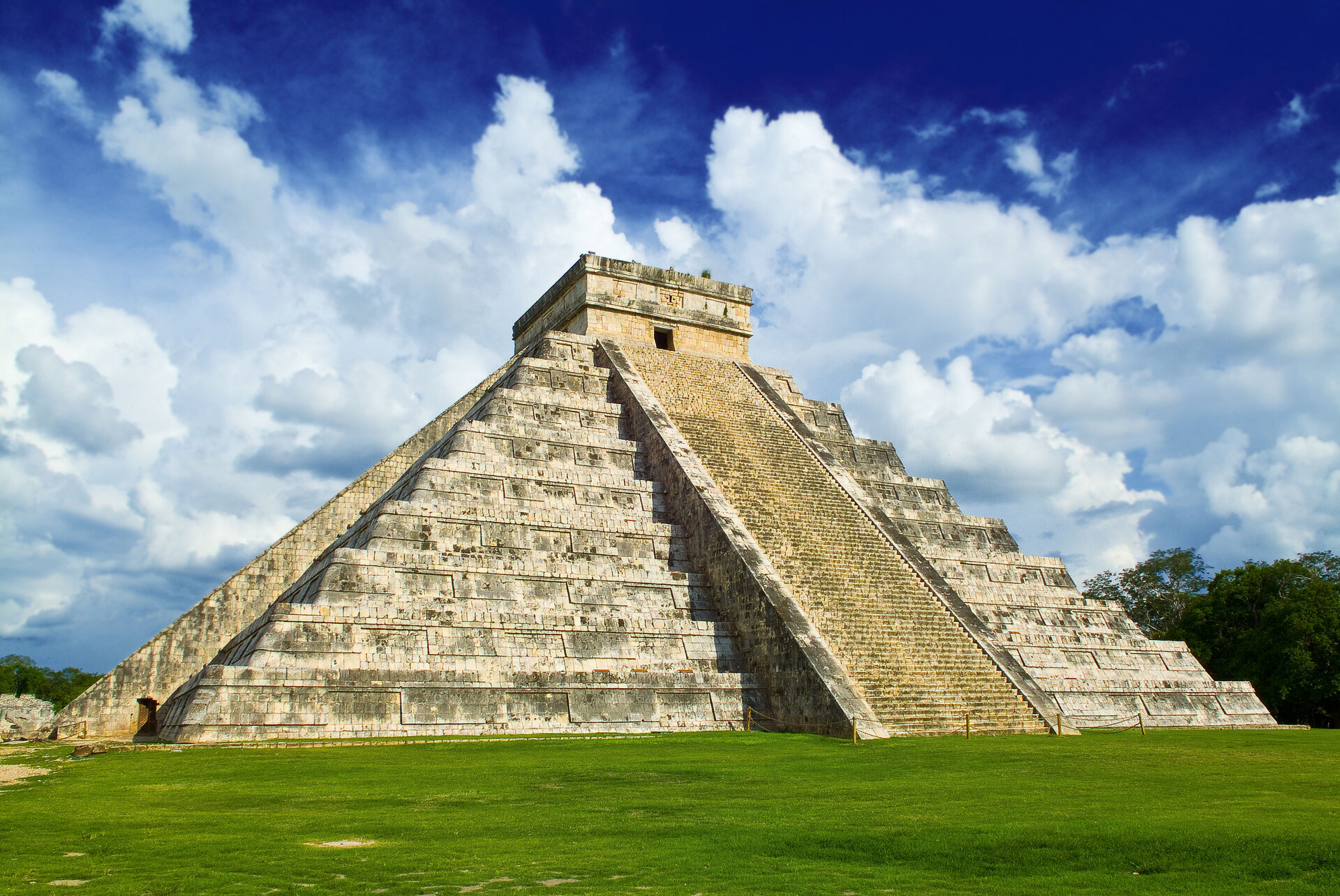 Kukulkan-Pyramide in der Mayastätte Chichen Itza in Mexiko