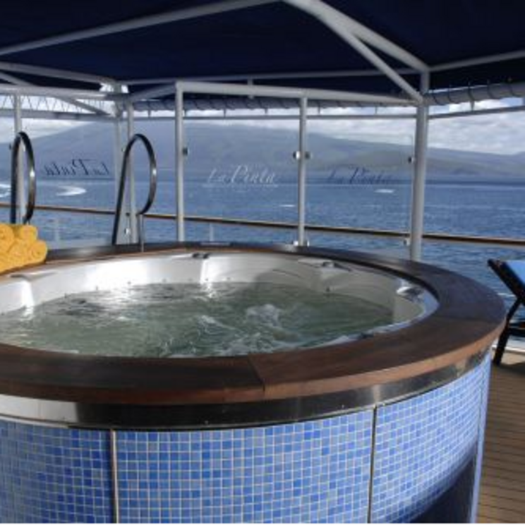 Jacuzzi an Bord der La Pinta 2 Yacht und Kreuzfahrtschiff, Galápagos Cruise
