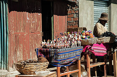 Traditionelles Kunsthandwerk und Verkäuferin Colchani, Bolivien