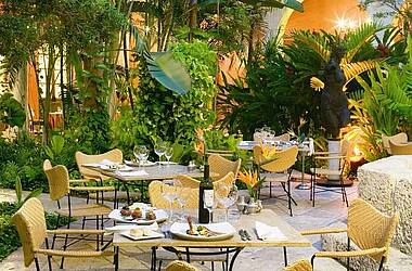 Dinnieren unter Palmen im Hotel Sofitel Legend Santa Clara Cartagena