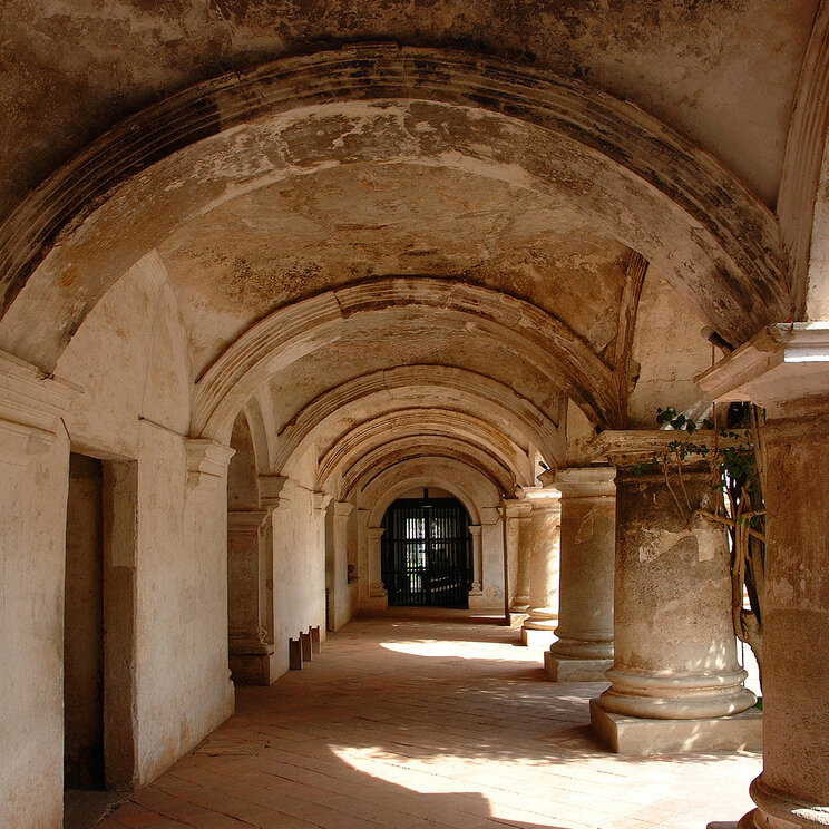 Gang im Kapuzinerkloster in Antigua Guatemala