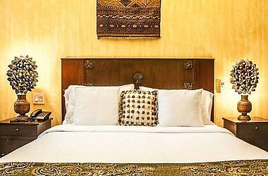 Großes Bett eines Zimmers im Boutique Hotel Sazagua, Pereira
