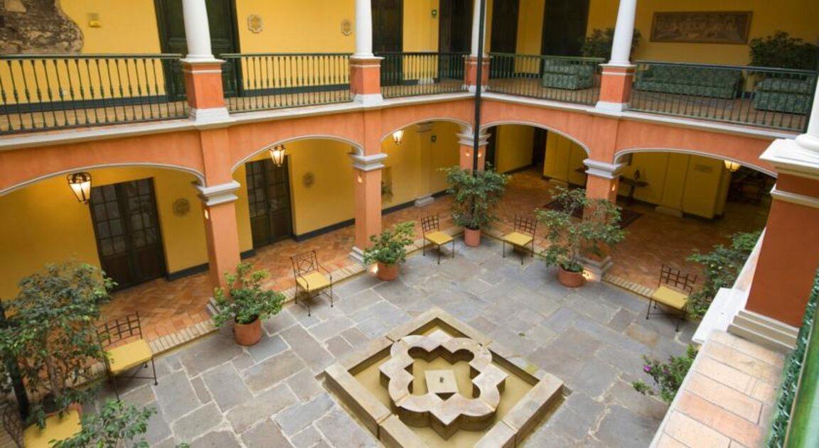 Begrüntes Atrium im Hotel de la Opera, Bogotá