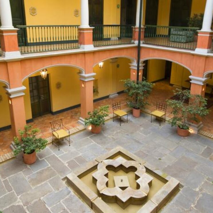 Begrüntes Atrium im Hotel de la Opera, Bogotá