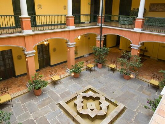 Begrüntes Atrium im Hotel de la Opera, Bogotá