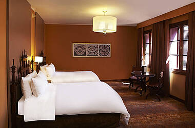 Doppelzimmer im warmen Kolonialstil im Hotel Libertador Arequipa, Peru