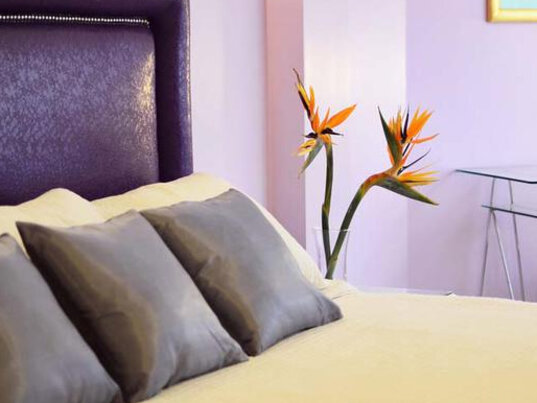 Elegante Zimmereinrichtung im Hotel Los Conquistadores Trujillo, Peru