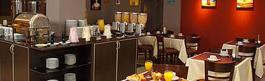 Speisesaal mit Frühstücksbuffet Hotel Piren