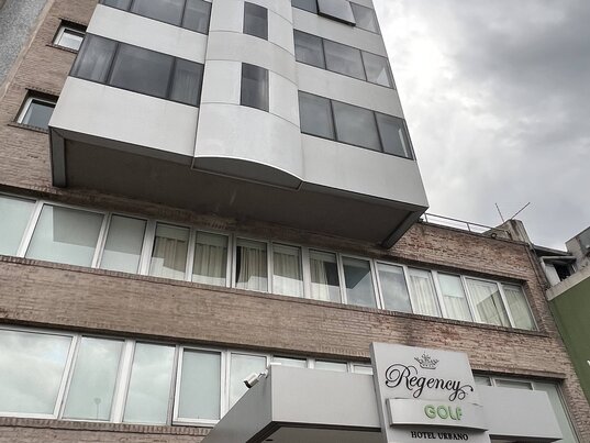 Der Eingang zum Hotel Regency Golf Montevideo
