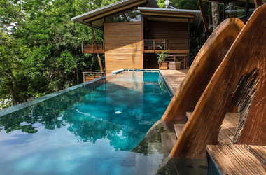 Pool vor der Villa im Resort at Isla Palenque