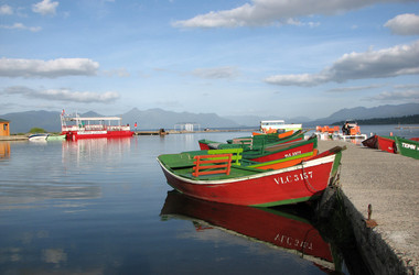 Boote am Ufer des Lago Villarrica