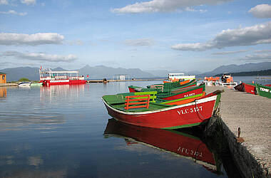 Boote am Ufer des Lago Villarrica