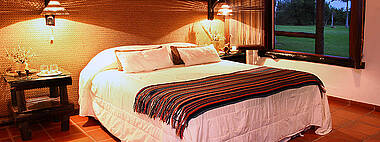 Doppelbett in der Aguape Lodge