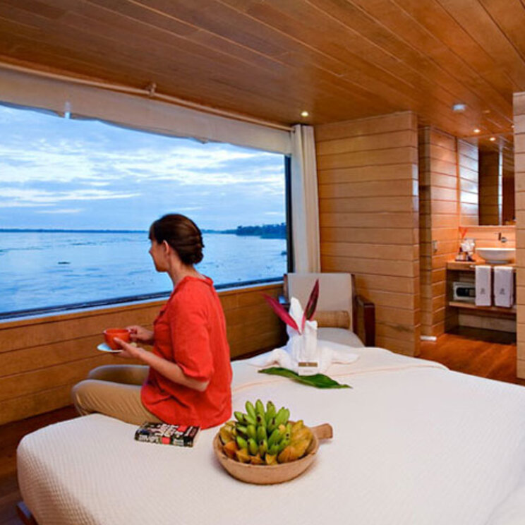 Edle Suite mit Panoramablick auf der Delfin II Amazonas Cruise, Peru