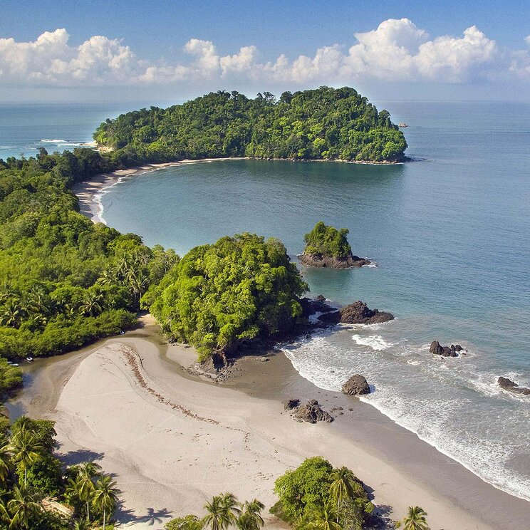 Bucht mit Sandstrand im Nationalpark Manuel Antonio