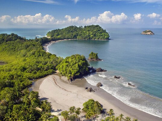 Bucht mit Sandstrand im Nationalpark Manuel Antonio