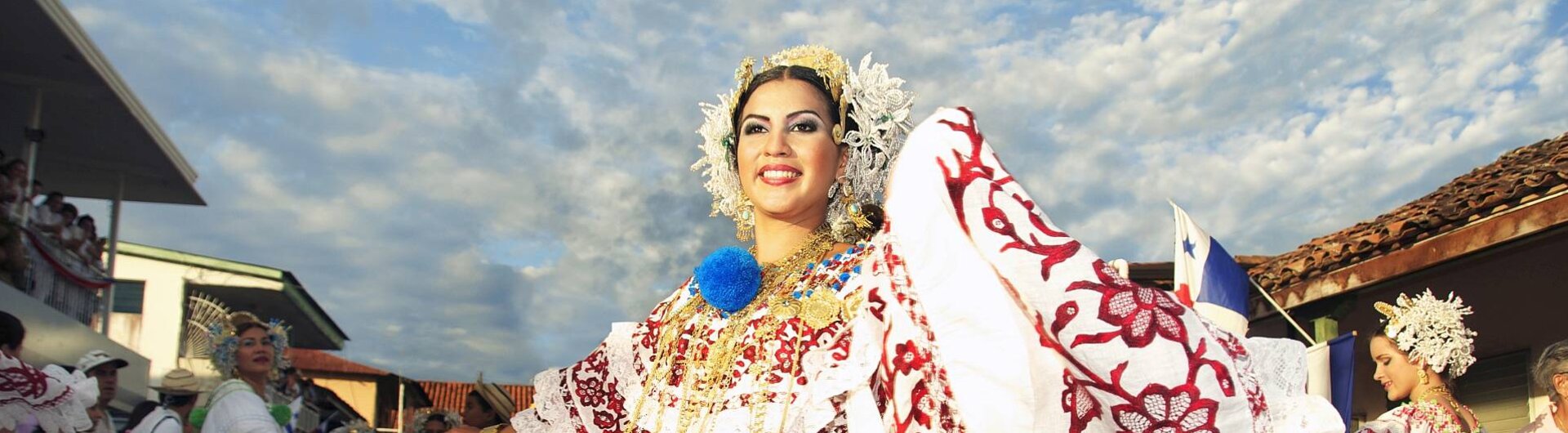 Frau in Pollera-Kleid Panama