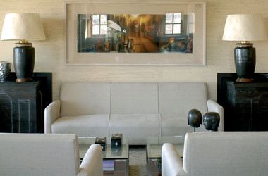 Couch mit Gemälde im Casa Higueras