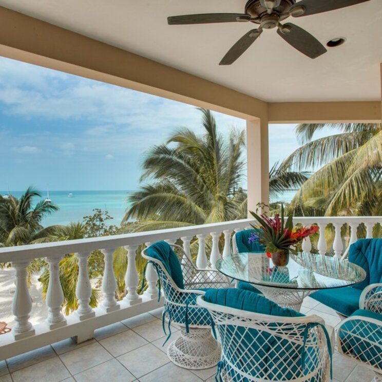 Veranda des Penthouse des Iguana Reef Inn auf Caye Caulker