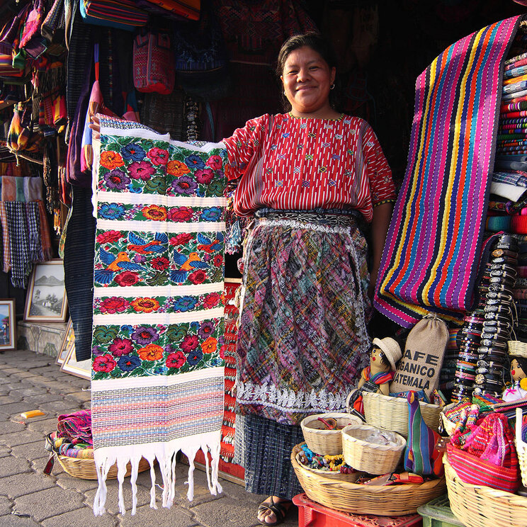 Teppichverkäuferin in Chichicastenango, Guatemala