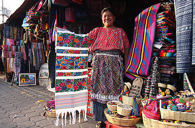 Teppichverkäuferin in Chichicastenango, Guatemala