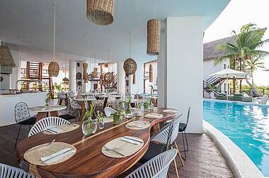 Speisen am Pool im Hotel Villas HM Palapas del Mar Holbox