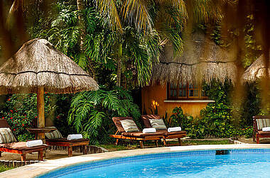 Tropische Pool-Landschaft im Hotel Villas HM Paraiso del Mar