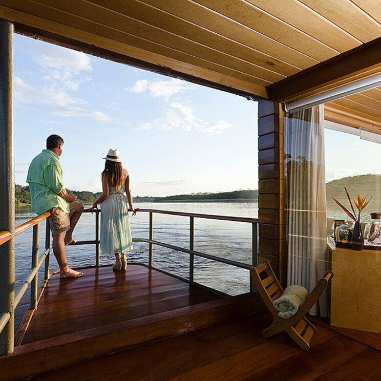 Edle Master Suite mit privater Terrasse auf der Delfin I Amazonas Cruise, Peru