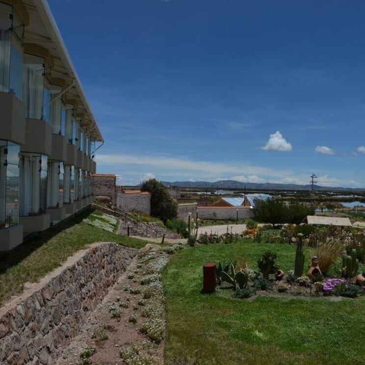 Außenansicht des Hotels Eco Inn Puno am Titicacasee