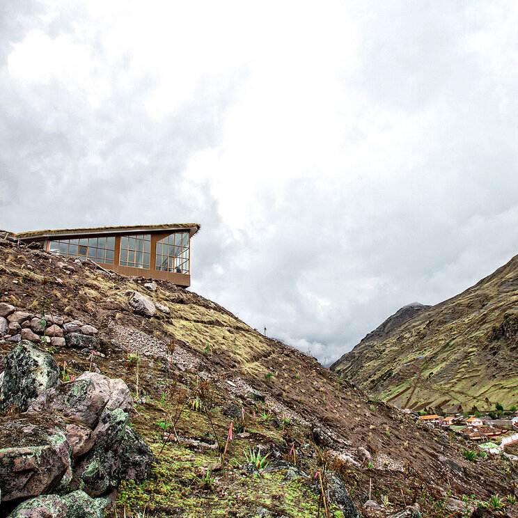 Lodge mit Blick auf die Berge beim Lares Trek in Peru.