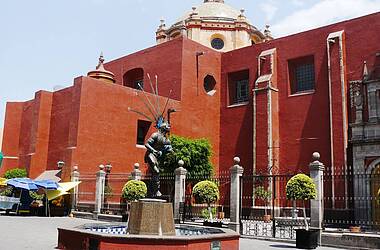 Rote Architektur in San Miguel de Allende