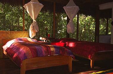 Betten im Bungalow des Hotels Serere Eco Reserve in Rurrenabaque, Bolivia