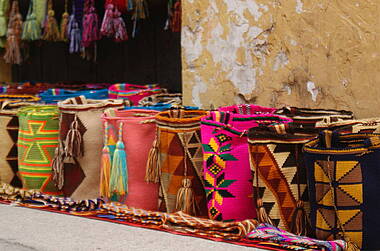 Farbenfrohe Mochilas, tradionelle kolumbianische Handtaschen