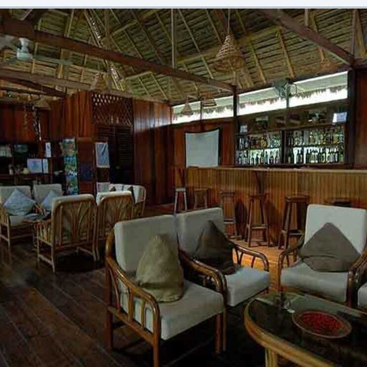 Rustikale Einrichtung und Dschungelvibes in der Sandoval Lake Lodge, Tampopata Amazonas Peru