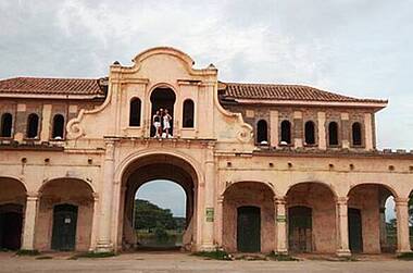 Verlassenes Gebäude im barocken Kolonialstil in Mompox