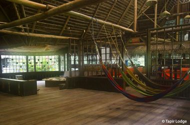 Aufenthaltsraum der Tapir Lodge in Cuyabeno, Amazonas-Regenwald von Ecuador