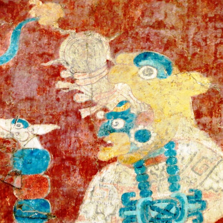 indigenes Wandbild eines Mayakriegers mit Maske und Tier