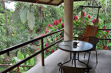 Terrasse in der Hakuna Matata Lodge im Amazonas Ecuador