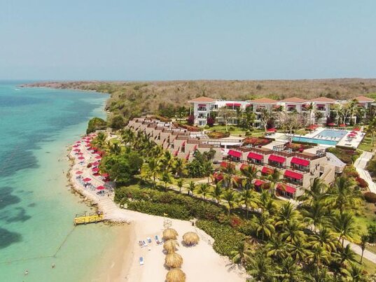 Ansicht über die Hotelanlage Decameron Baru mit weißem Sandstrand, Isla de Baru, Cartagena