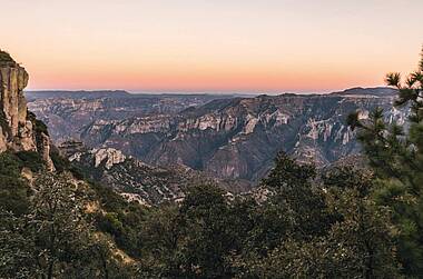 Ansicht über den Kupfer Canyon bei Abenddämmerung