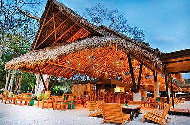 Restaurant Makoko mit tropischem Openair-Design im El Mangroove Hotels in Papagayo