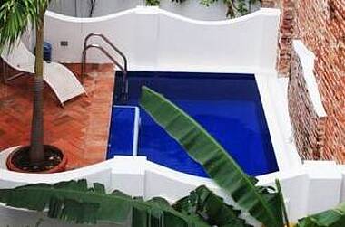 Pool mit Palme im Alfiz Hotel, Cartagena